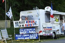 mais-le-spectacle-du-tour-se-passe-aussi-sur-le-bas-cote.jpg mais-le-spectacle-du-tour-se-passe-aussi-sur-le-bas-cote.jpg
