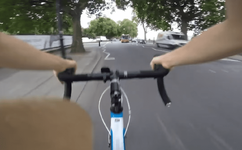 çok ileride sinyal verip dönüşe başlamış bir otobüse tepki gösteriyor.png