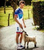 DpZrHuGXUAErN9I.jpg large.jpg