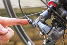 how-adjust-indexed-rear-derailleur-02.jpg