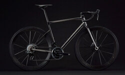 BMC-Roadmachine-Mpc-carbon-road-bike-Masterpiece_SRAM-Red-AXS-complete.jpeg