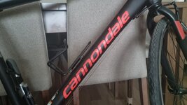 NEon Cannondale yazısı sağ taraftan.jpg