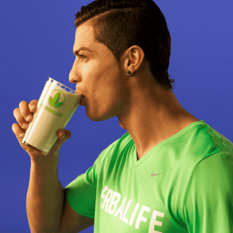 Cristiano-Ronaldo-enjoys-drinking-Herbalife-Formula-1-Shakes.png
